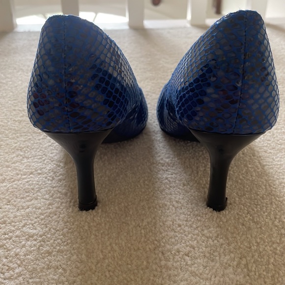 Never worn Christian siriano blue snake print pumps - Picture 3 of 7